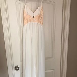 Maxi dress. Side zipper